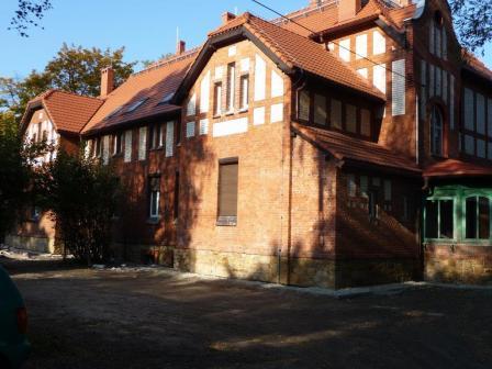 Zdjęcie przedstawiające budynek wyremontowanej Biblioteki